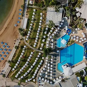 אתר נופש Golden Coast, פרוטאראס